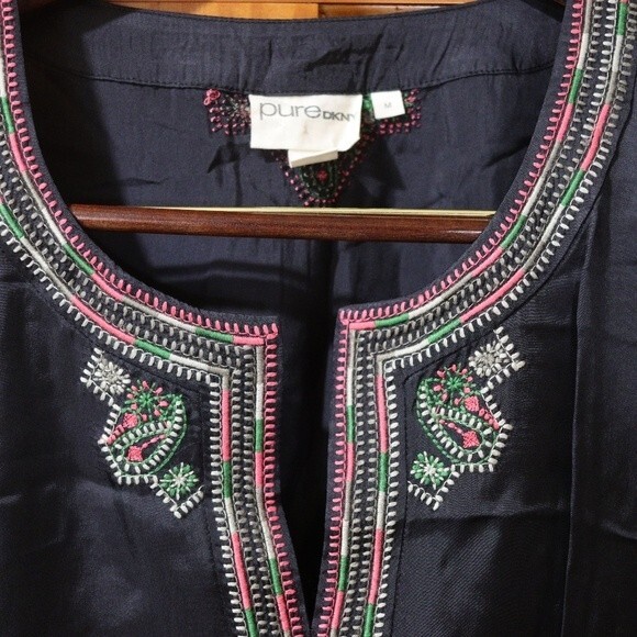 Pure DKNY Short Sleeve Colorful Embroidered Top Medium Rayon Chic Playful - Picture 4 of 15